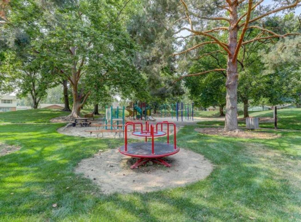 Experience Nirvana With Artwork Collections From Around The Globe Located In Lakewood Neighborhood In Se Boise Next To A Park, Minutes From Bown Crossing And The Boise River, 10 Minutes To Downtown, 4 Beds, Sleeps 8, Pets Welcome In Large Fenced In Y Exterior foto