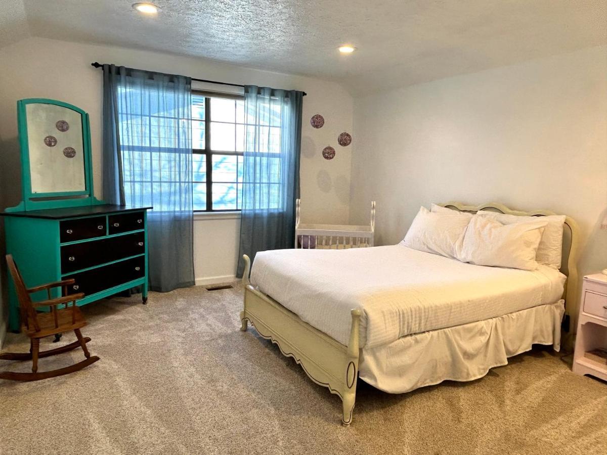 Experience Nirvana With Artwork Collections From Around The Globe Located In Lakewood Neighborhood In Se Boise Next To A Park, Minutes From Bown Crossing And The Boise River, 10 Minutes To Downtown, 4 Beds, Sleeps 8, Pets Welcome In Large Fenced In Y Exterior foto