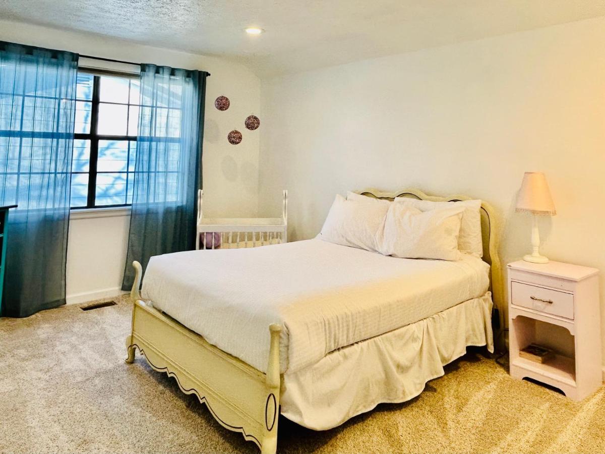 Experience Nirvana With Artwork Collections From Around The Globe Located In Lakewood Neighborhood In Se Boise Next To A Park, Minutes From Bown Crossing And The Boise River, 10 Minutes To Downtown, 4 Beds, Sleeps 8, Pets Welcome In Large Fenced In Y Exterior foto